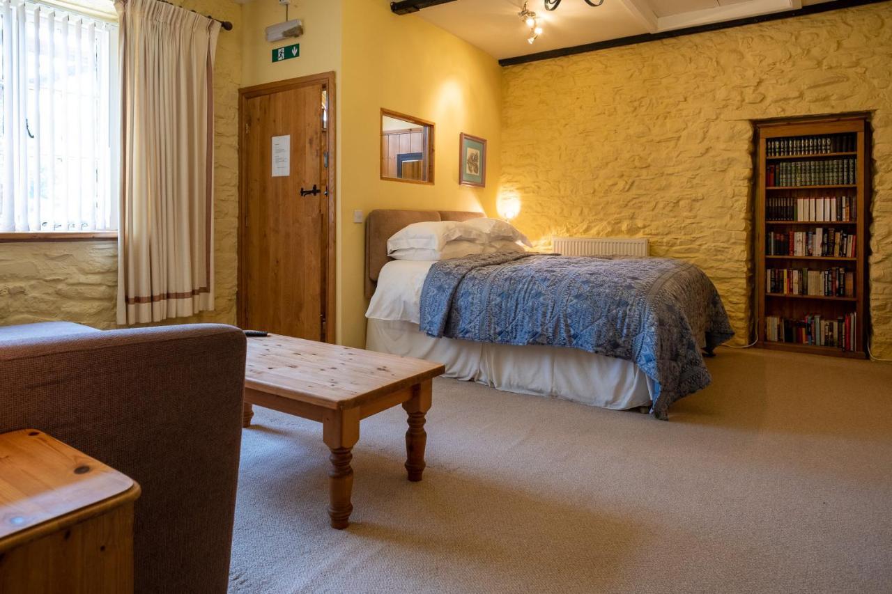 Ty Mawr Country Hotel & Restaurant Carmarthen Eksteriør billede