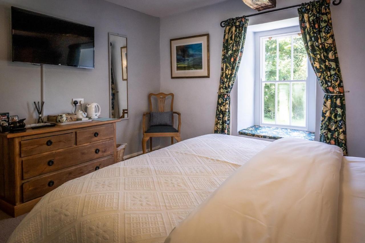 Ty Mawr Country Hotel & Restaurant Carmarthen Eksteriør billede